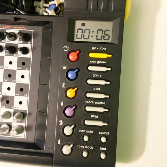 Vintage 1999 Saitek Electronic 4 in 1 Game Chess Checkers Line of 4  Top Mind - Picture 6 of 16